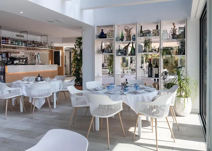 Lagoon Alcazaba, 2bdr, Ac, Parking, Pool * エステポナ