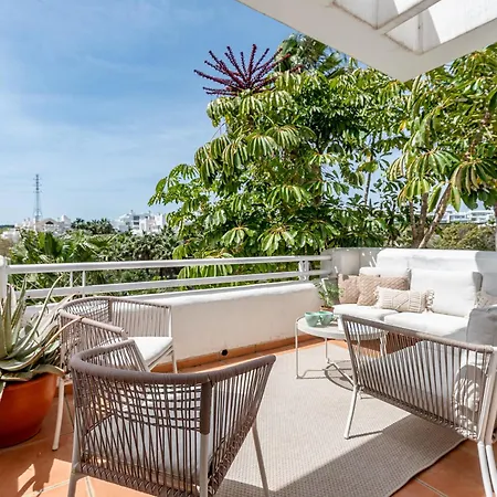 Apartamento Lagoon Alcazaba, 2bdr, Ac, Parking, Pool